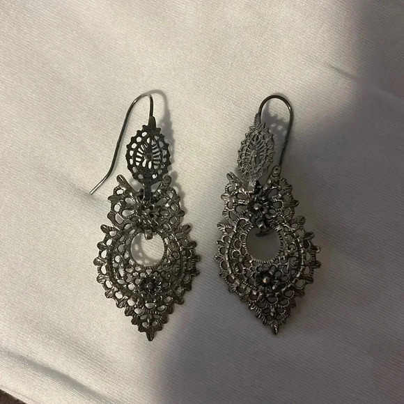 Earrings - owl shape (silver color) - Picture 2 of 3